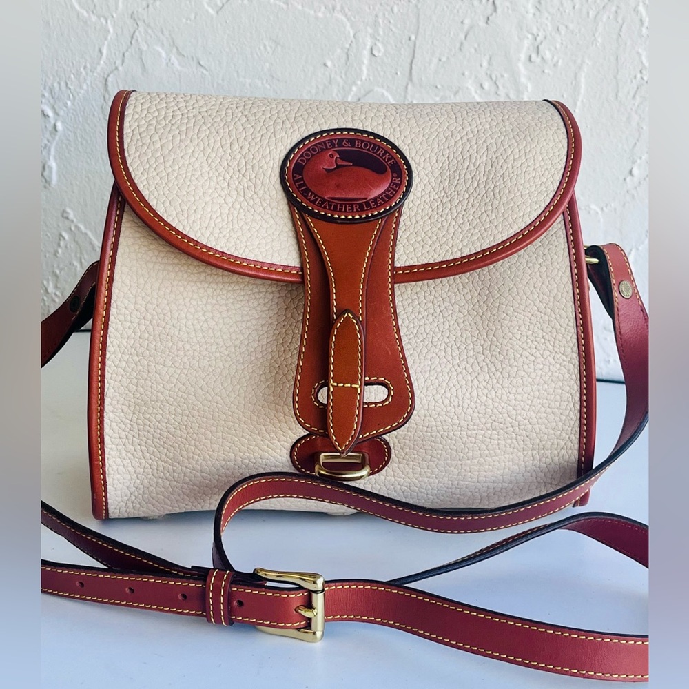 VINTAGE DOONEY AND BOURKE  BEIGE/CREAM ESSEX AWL SHOULDER CROSSBODY BAG TAN TRIM - Picture 4 of 16